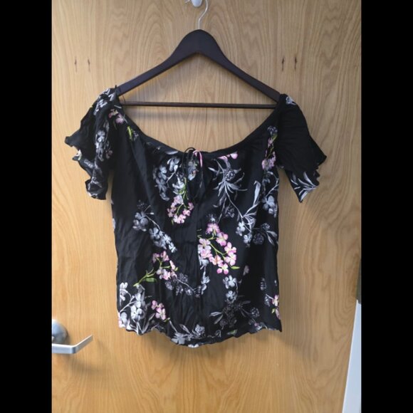 1.State Floral Top - XS - Picture 3 of 3